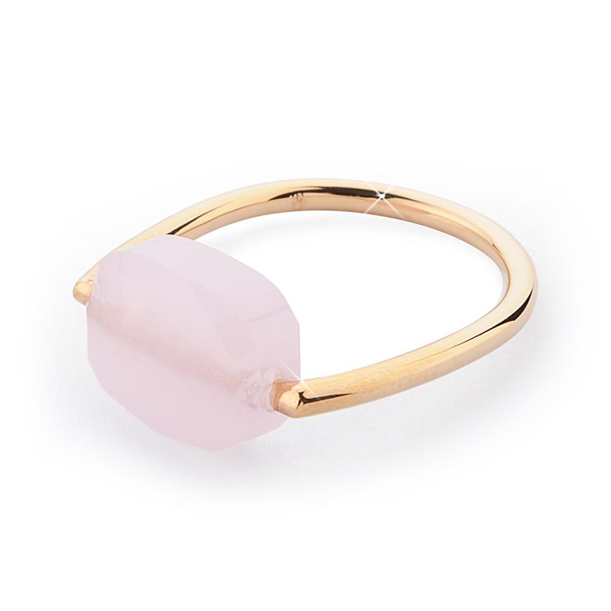 Zeitloser Ring mit rosafarbenem Stein aus Jana Ina Zarrellas Kollektion Gaby&Ty. Ca. 40 Euro.