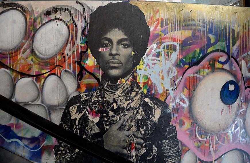 Weltstar Prince ist im Alter von 57 Jahren verstorben. Die Promiwelt reagiert geschockt.