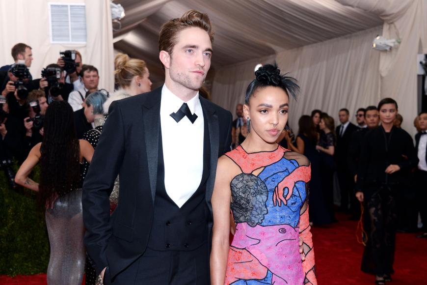 Es kriselt mal wieder bei Robert Pattinson und Freundin FKA Twigs.