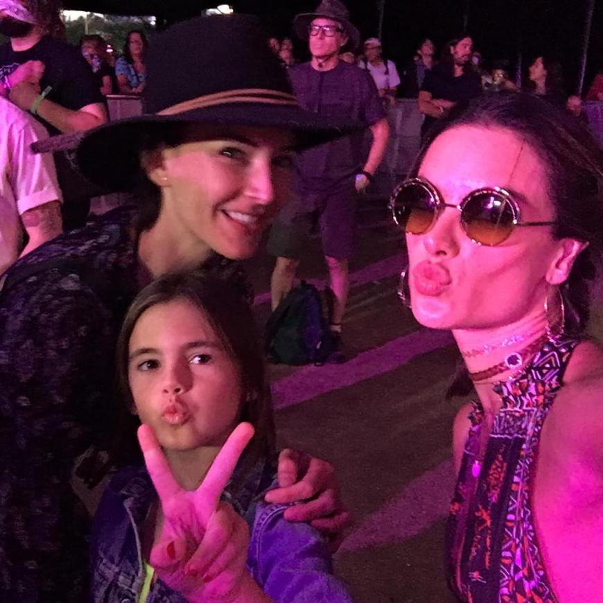 Auch eine Wiederholungstäterin: Alessandra Ambrosio brachte zum zweiten Coachella-Wochenende ihre Tochter mit.