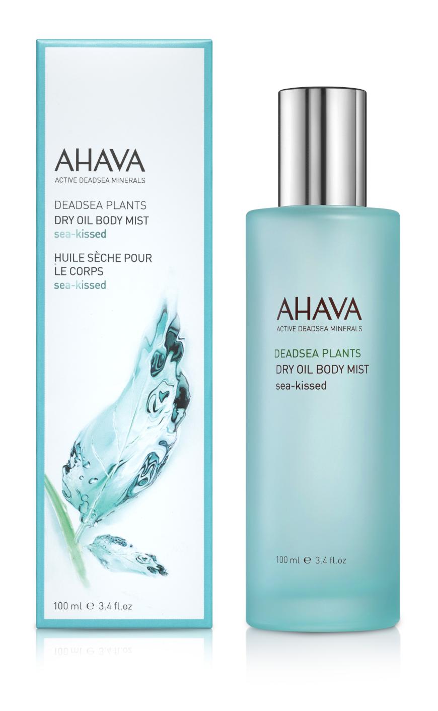 Pflegt nicht nur die Haut, sondern auch trockene Haarspitzen: Das Dry Oil Body Mist Sea-Kissed verwöhnt mit Jojoba- und Sesamöl, Vitamin E und der nährstoffreichen Dunaliella Algae. 100 ml, 27 Euro.