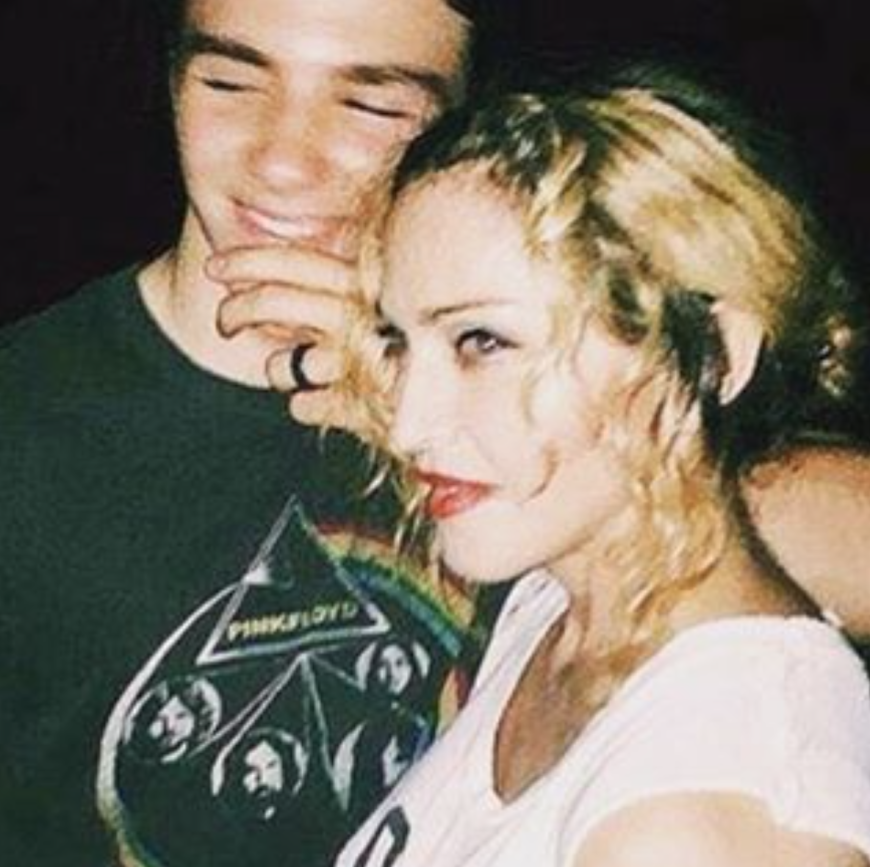 Heile Welt: Auf Instagram veröffentlicht Madonna oft Fotos aus alten Zeiten, die sie glücklich mit Sohn Rocco zeigen.
