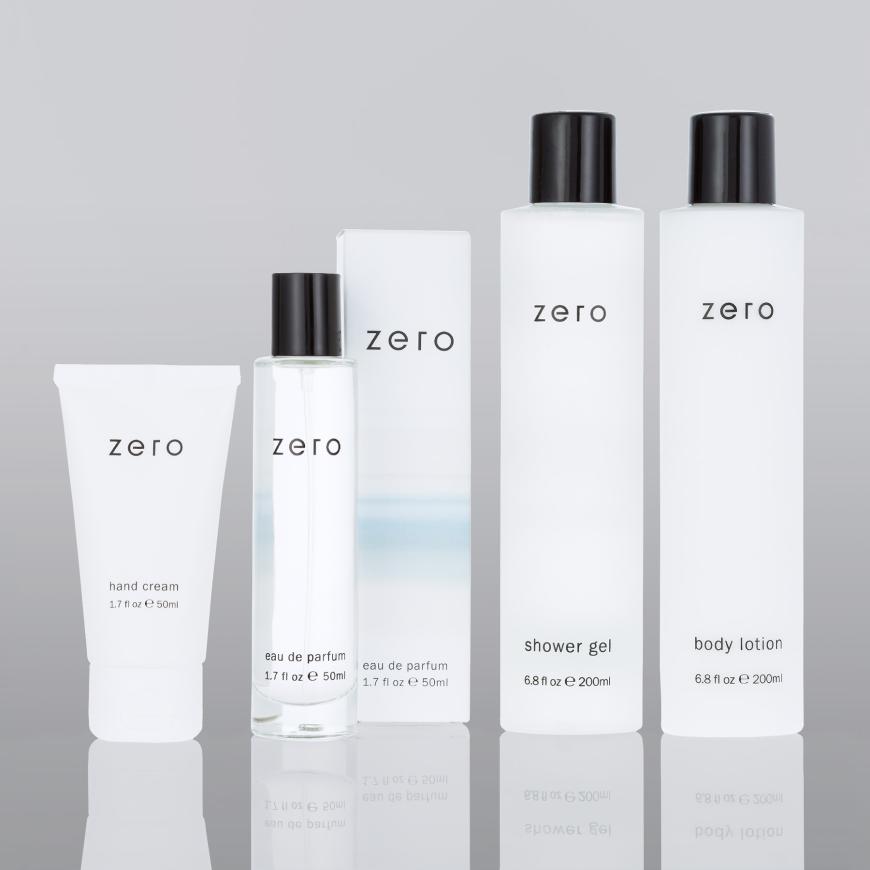 Inspiriert von den Wellen des Meeres, nordischen Landschaften und einer naturverbundenen Sinnlichkeit kommt die neue Beauty Linie von zero daher. Das zero Eau de Parfum, das zero Shower Gel und die zero Body Lotion bestehen aus 100% natürlichen Inhaltsstoffen und vereinen zarte Düfte mit dem perfekten Pflegeerlebnis und sind daher das ideale Muttertagsgeschenk! Das Eau de Parfum
ist für knapp 40 Euro erhältlich; das Duschgel kommt in einer 200 ml Flasche und ist für knapp 10 Euro erhältlich, die Bodylotion ist für knapp 13 Euro erhältlich und die Handcreme ist für knapp 8 Euro erhältlich.