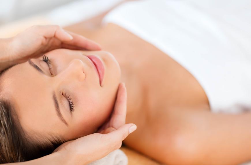 Die Vorfreude auf eine Massage ist groß, doch gibt es einige Regeln, die du im Spa beachten solltest.