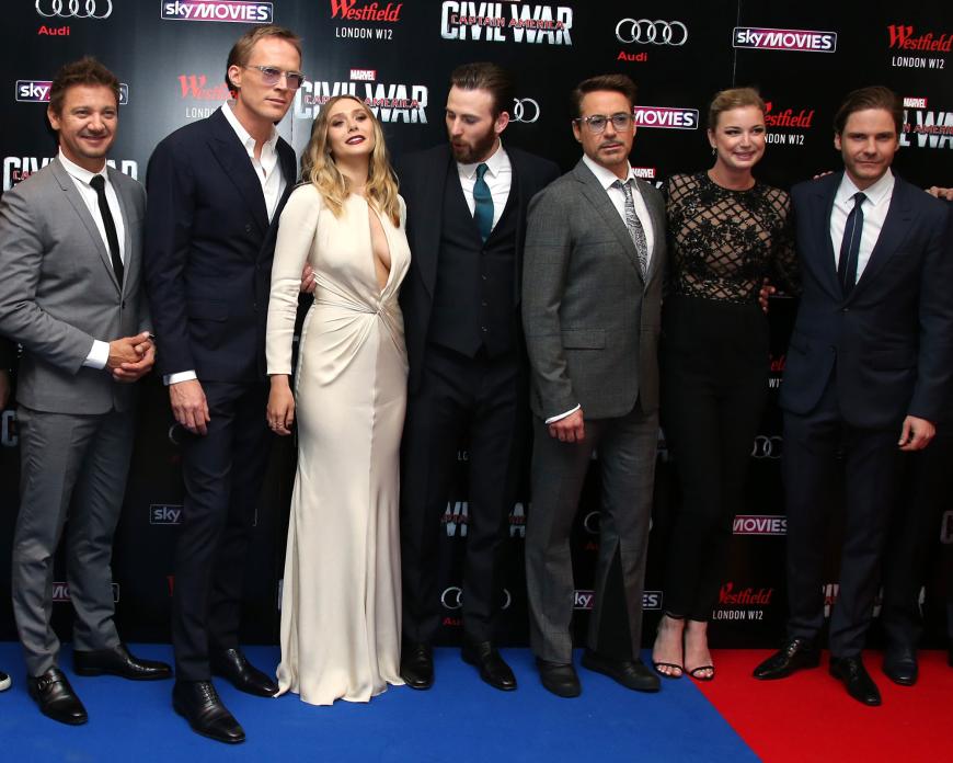 Ganz schön tiefe Einblicke gewährte Elizabeth Olsen bei der London-Premiere von