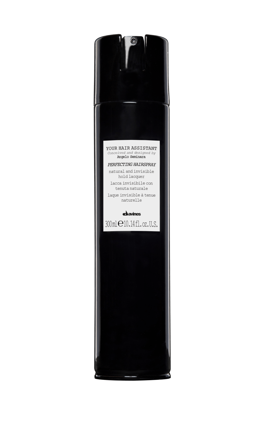 Unsichtbarer Halt: „Perfecting Hairspray“ von Davines, ca. 28 Euro, beim Friseur