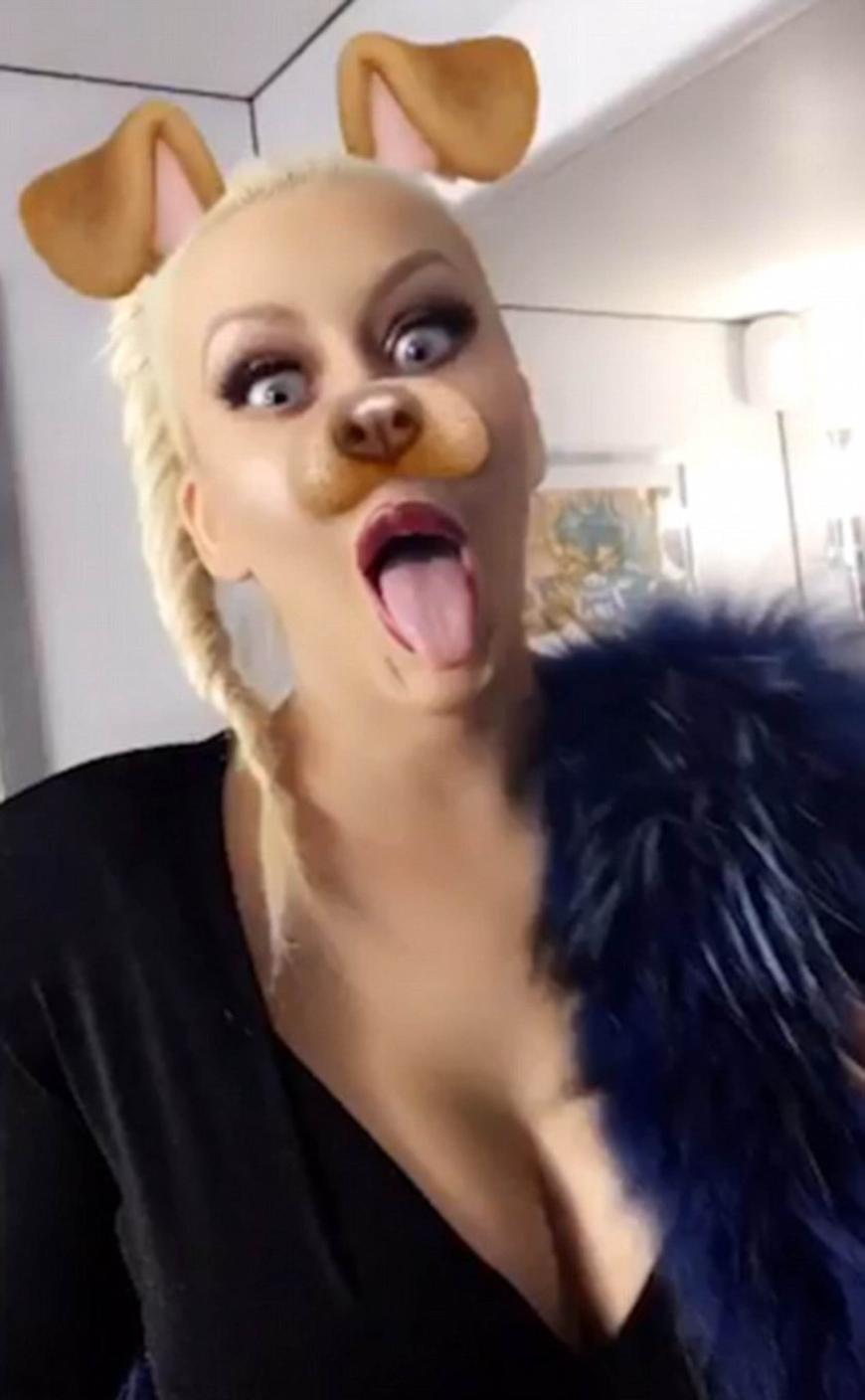 Verrücktes Hündchen: Christina Aguilera (Xtina) macht auf Freaky Dog