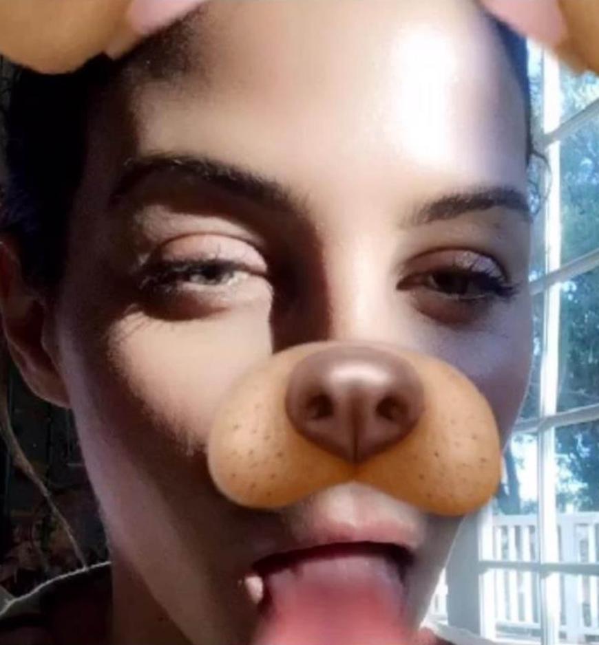 Jenna Dewan-Tatum macht's direkt selbst und hat kein Problem damit, ziemlich bescheuert auszusehen.