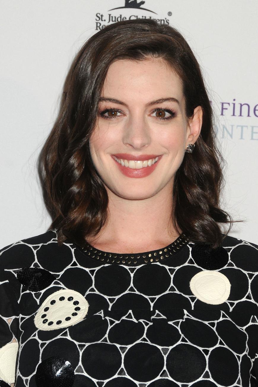 Anne Hathaway wurde jetzt mit ihrem Baby bei einem Ausflug gesichtet.