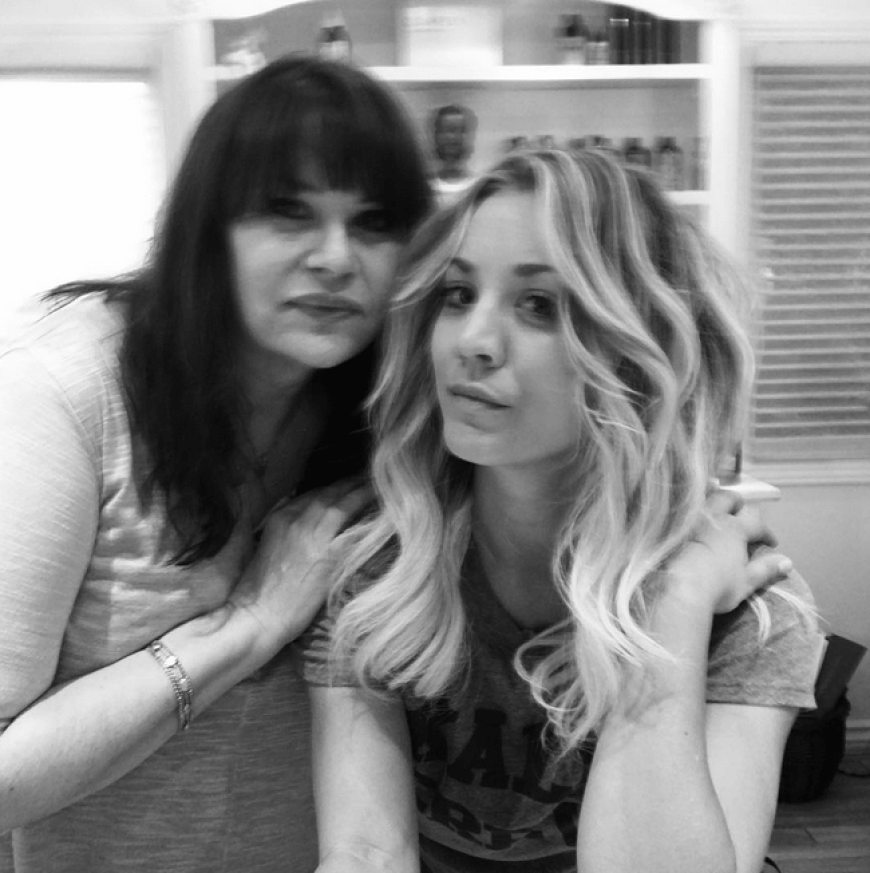 Kaley Cuoco hat sich die Haare verlängern lassen.