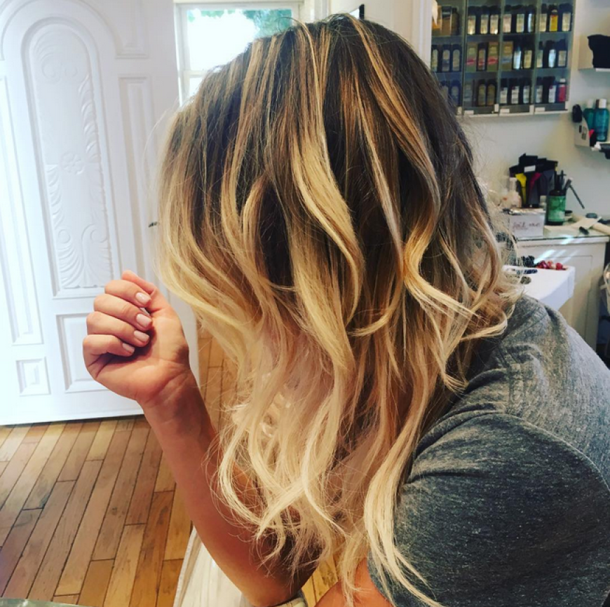 Kaley Cuoco trägt jetzt wieder eine lange Haarmähne.