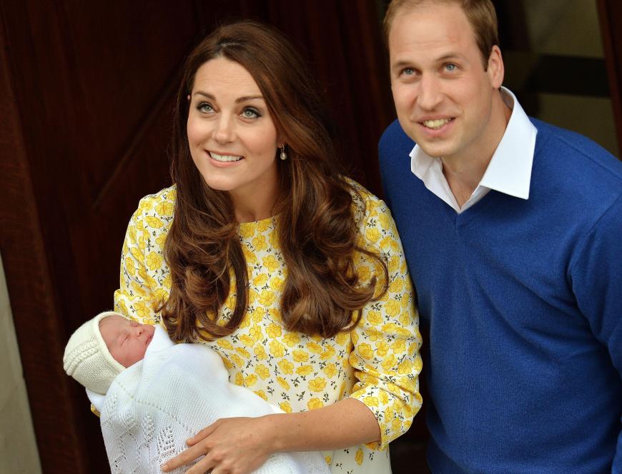Am 2. Mai 2015 war es dann endlich soweit: Charlotte Elizabeth Diana von Cambridge erblickte das Licht der Welt. Glücklich präsentierten Kate und William ihren süßen Nachwuchs den Fotografen-Scharen.