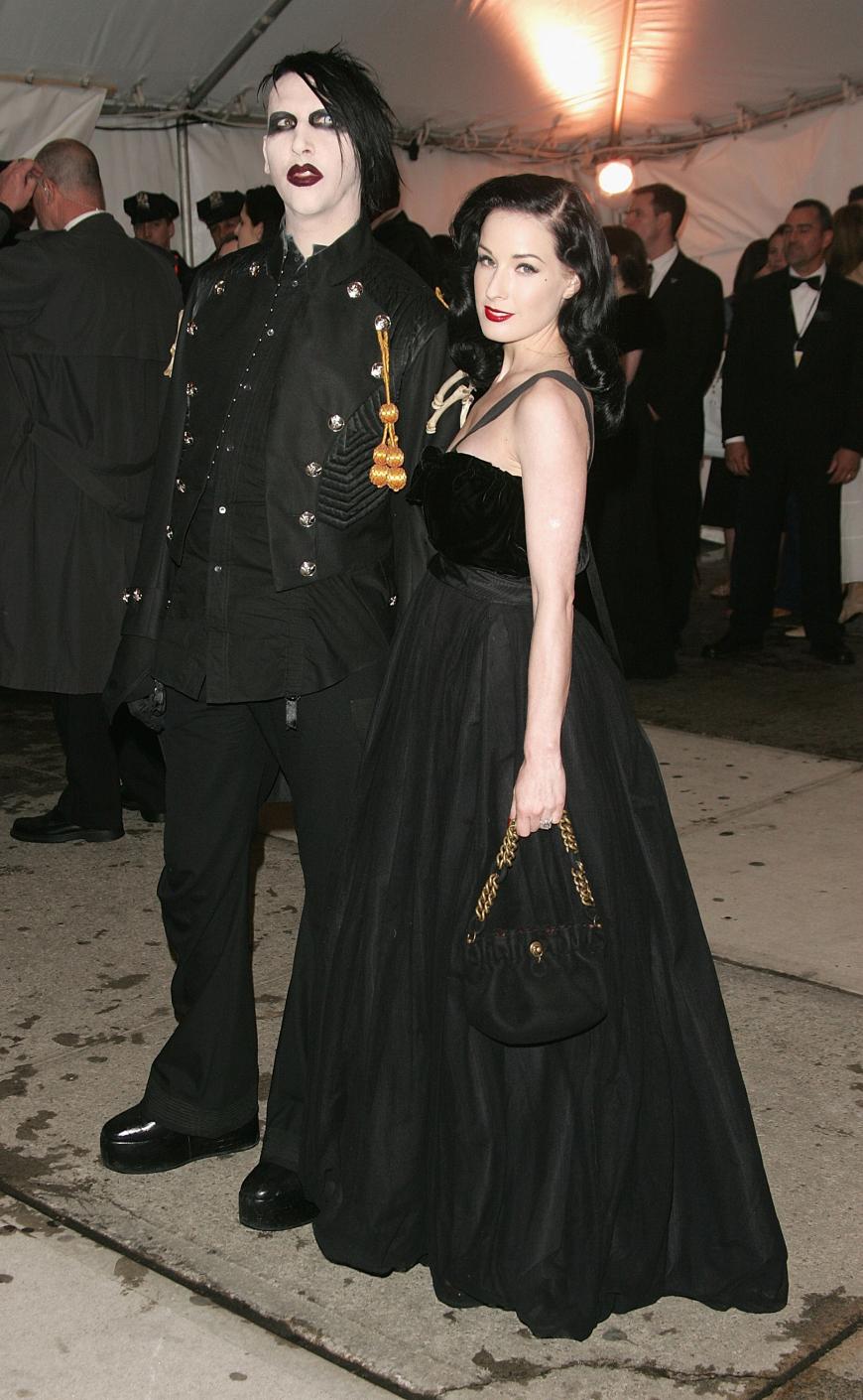 Grusel-Look auf dem Red Carpet der Met Gala 2005: Marilyn Manson und Dita von Teese