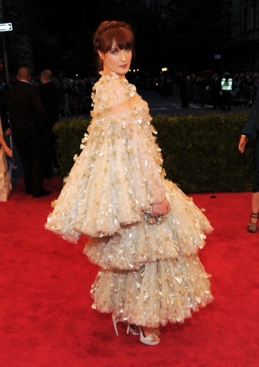 Exzentrik ist ihr zweiter Vorname: Florence Welch bei der Met Gala 2011 in einer ausgefallenen Robe