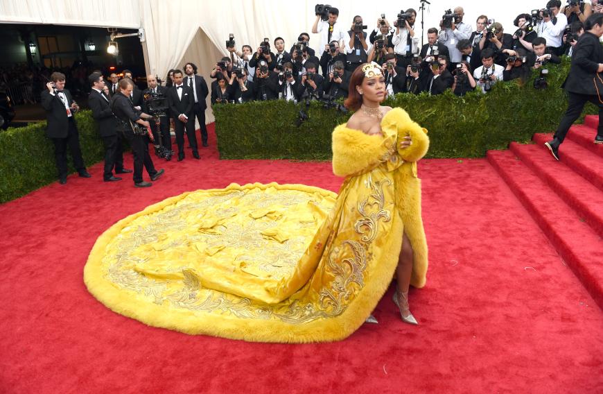 Rihanna musste sich für ihr Dress einige Memes gefallen lassen.