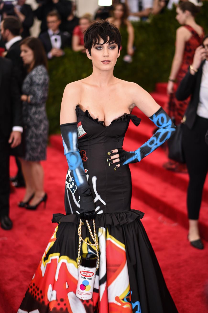 Katy Perry im ungewöhnlichen Moschino-Style