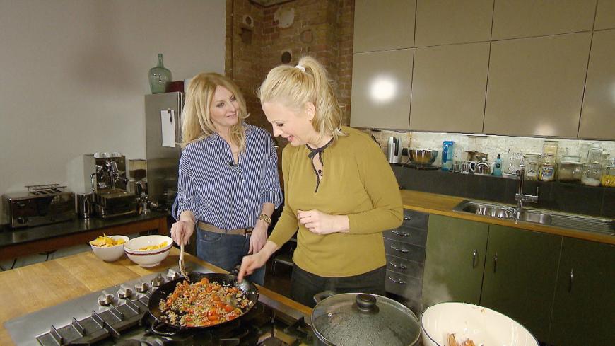 Offen wie selten sprach die Moderatorin mit Society-Experin Frauke Ludowig beim gemeinsamen Kochen und am Rande von TV-Jobs.