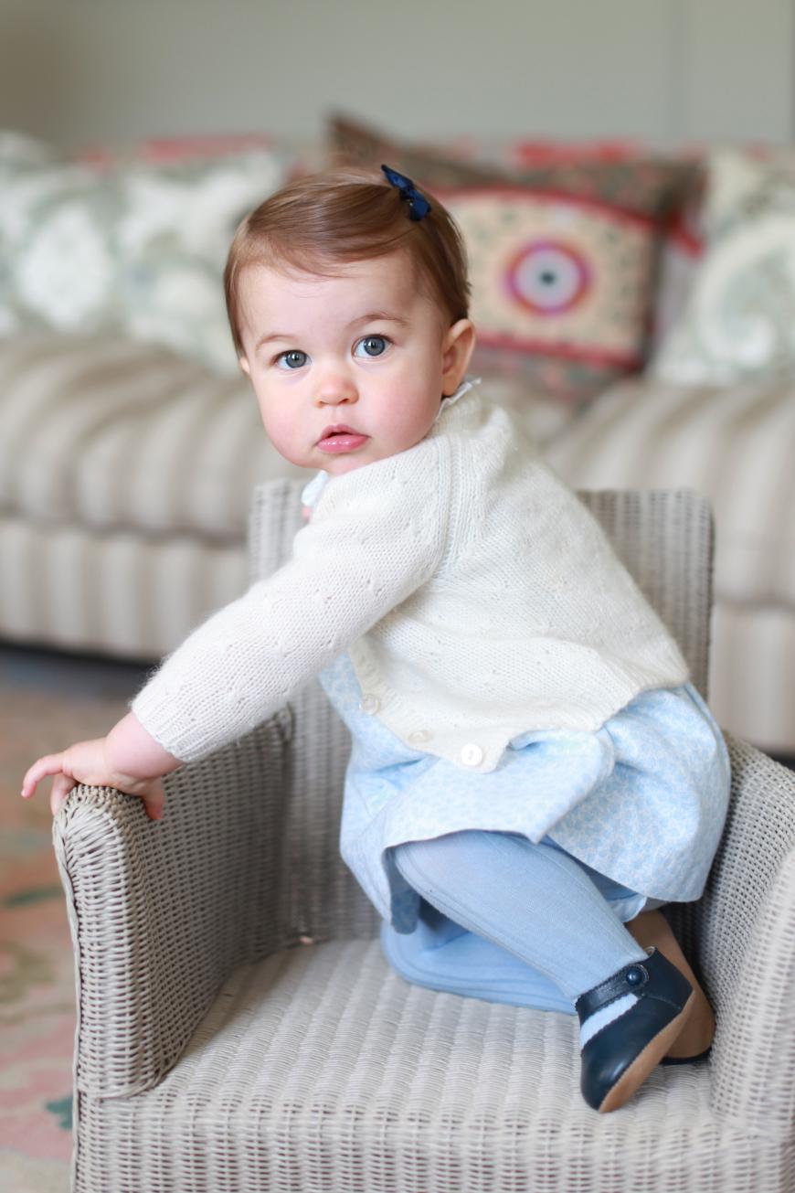 Happy Birthday, süße Prinzessin Charlotte! Die entzückende Tochter von Herzogin Kate und Prinz William wird heute, 2. Mai, ein Jahr alt.