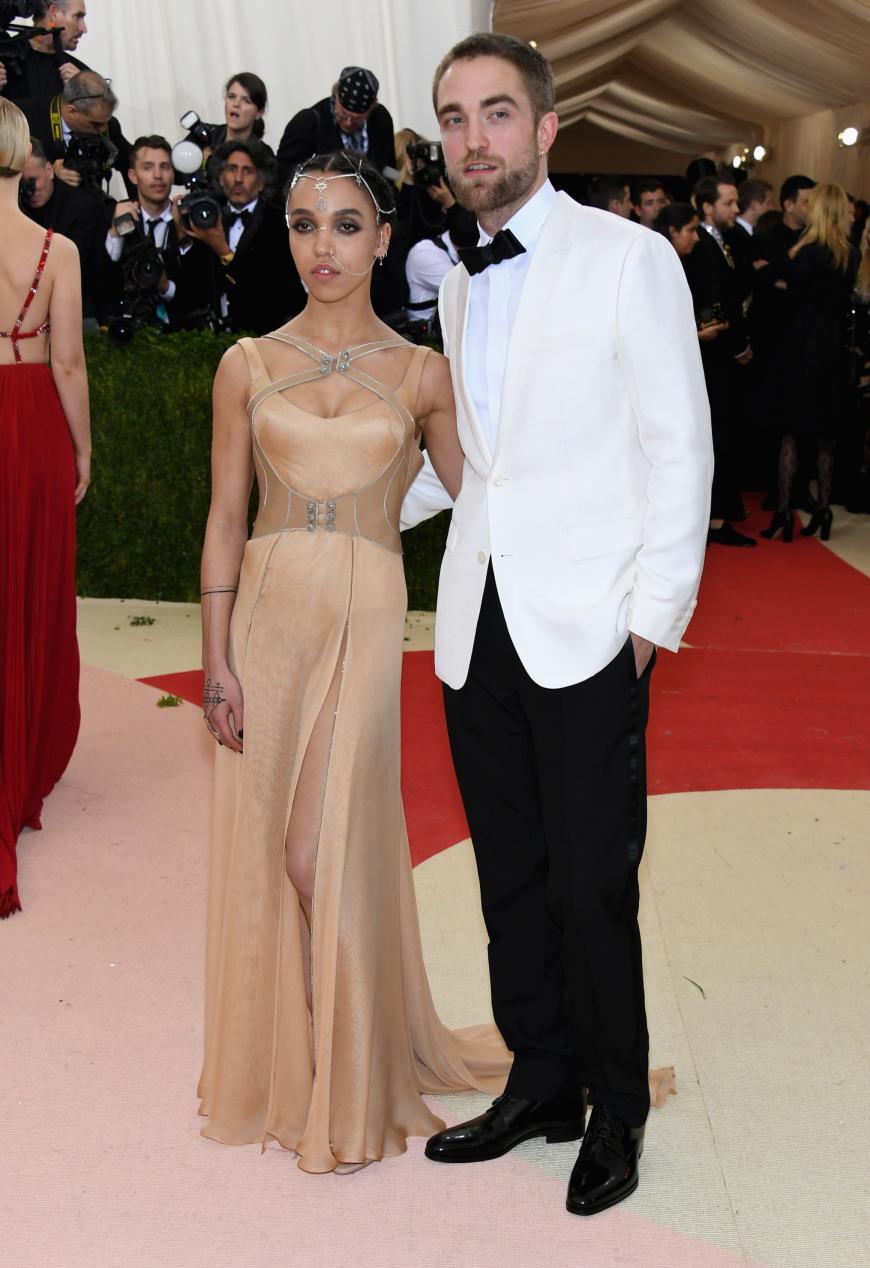 FKA twigs und Robert Pattinson auf der Met Gala 2016.
