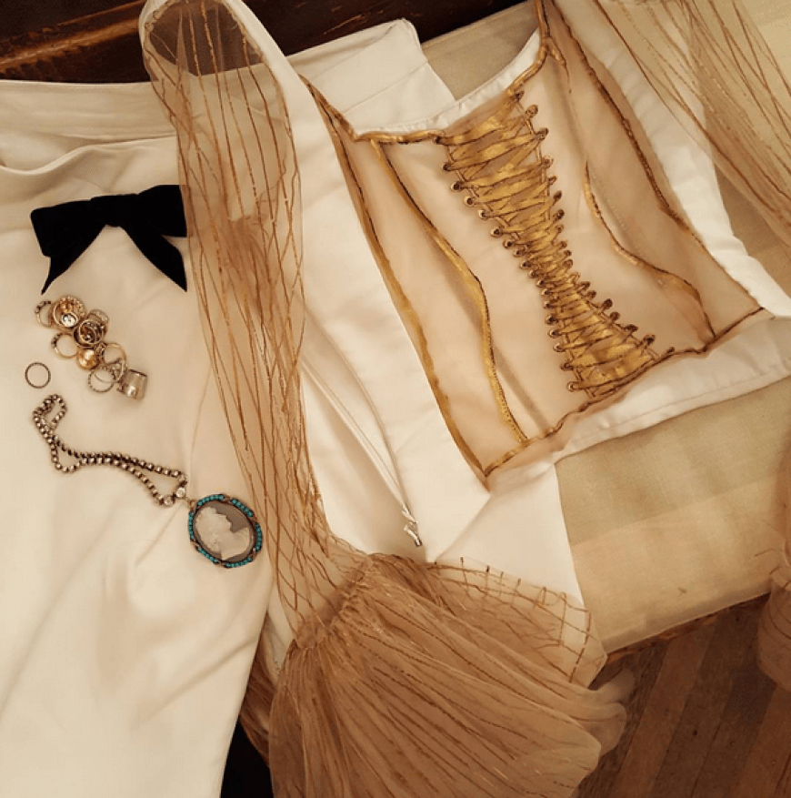 Die Vorbereitungen beginnen bei Sarah Jessica Parker mit dem Zurechtlegen ihres Outfits.