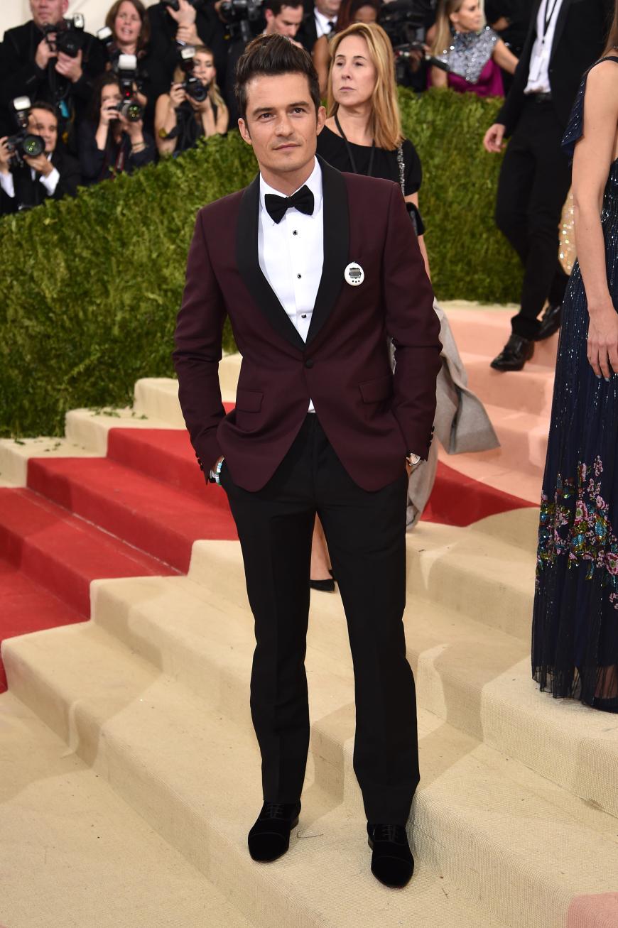Orlando Bloom posierte hingegen alleine für die Fotografen.