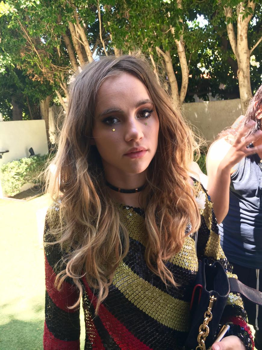 „Accessoires wie Sternchen unter den Augen pimpen den Look“, so Suki Waterhouse.