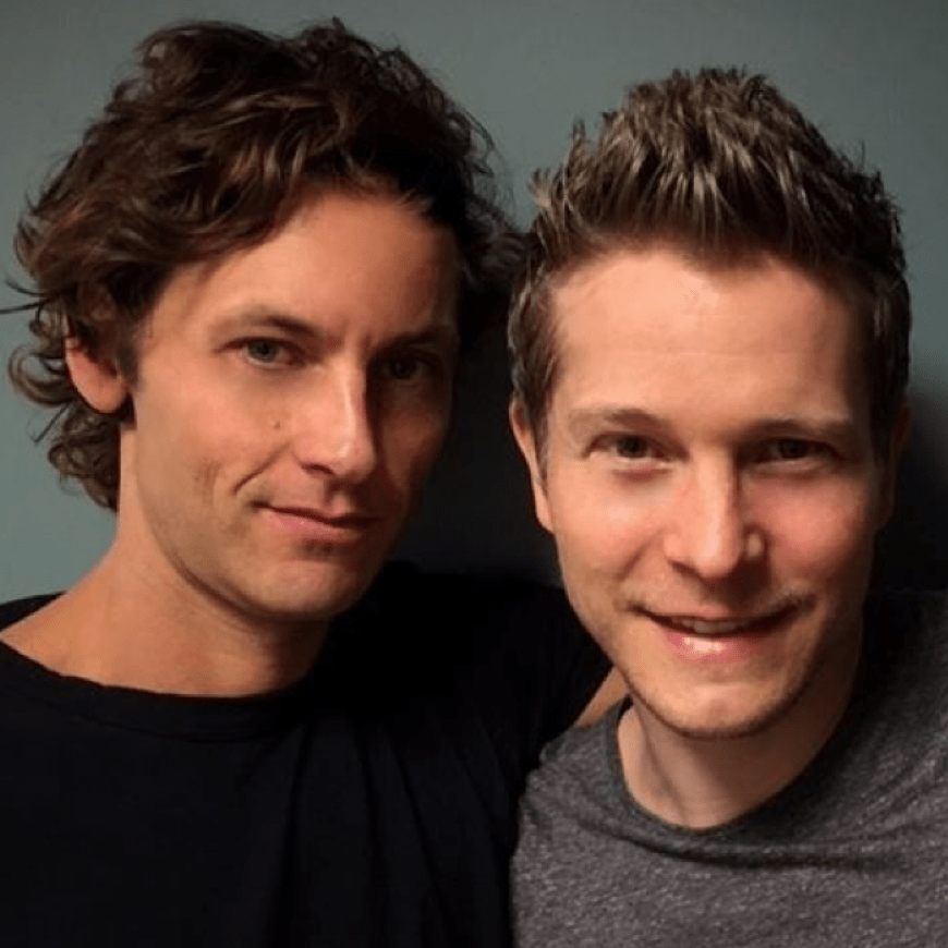 Tanc Sade und Matt Czuchry am Set.
