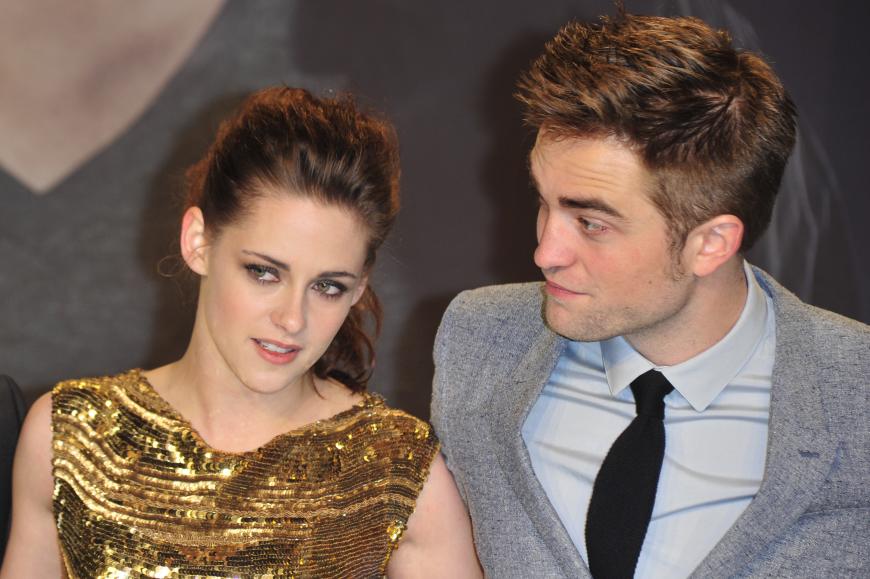 2013 trennte sich Robert Pattinson nach 5 Jahren von Kristen, weil diese ihm fremd gegangen war.