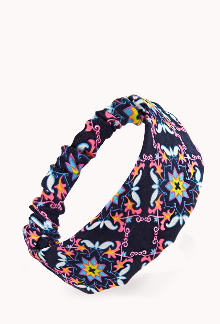 FARBSPIEL Bunte Version von Forever 21, aus einer Kunstfaser, ca. 4 Euro, forever21.com