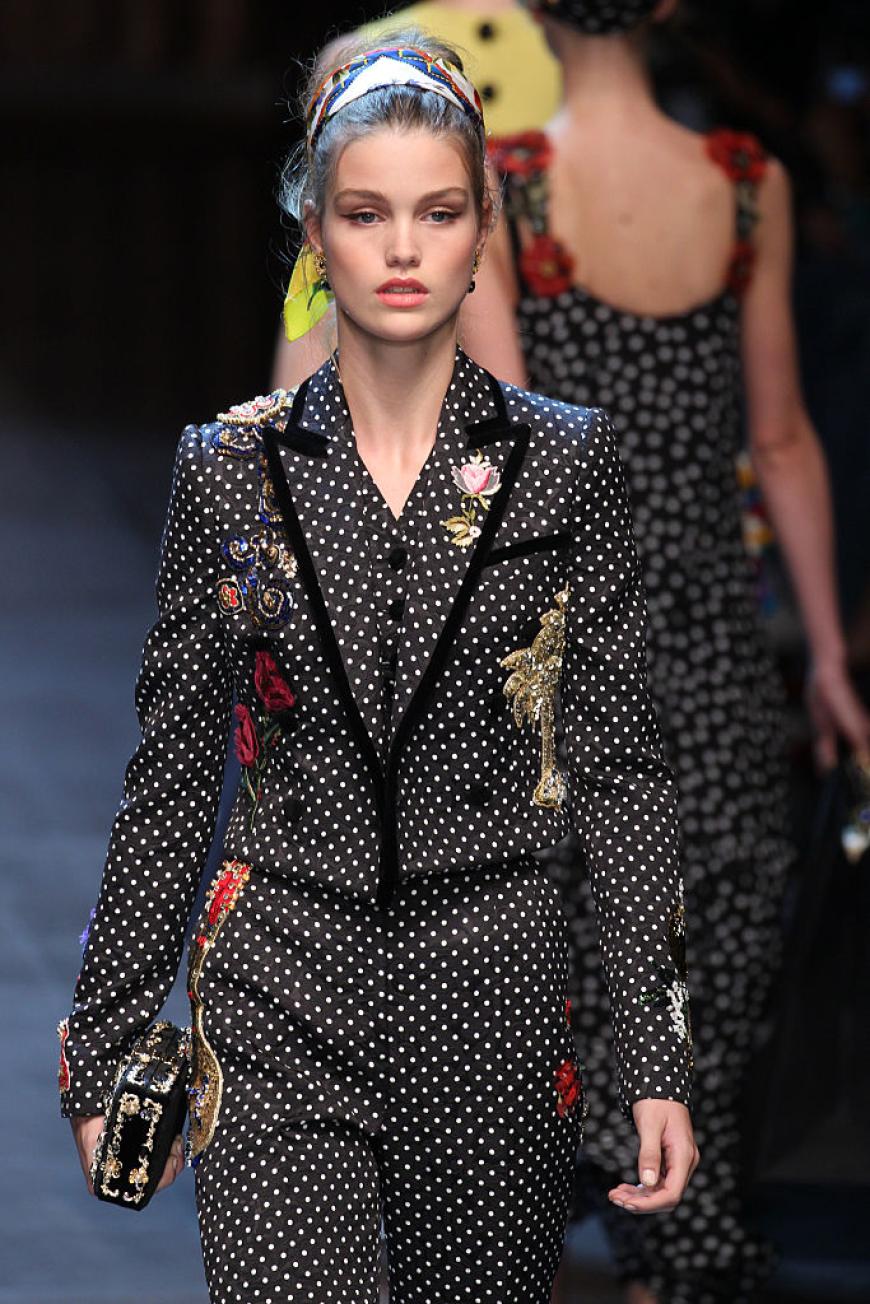 LADYLIKE Das italienische Label Dolce & Gabbana setzt für den Sommer 2016 auf das It-Accessoire.