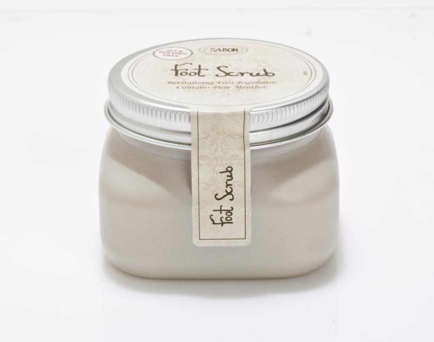 Peelen: „Foot Scrub Revitalizing Foot Exfoliator“ von Sabon, ca. 20 Euro