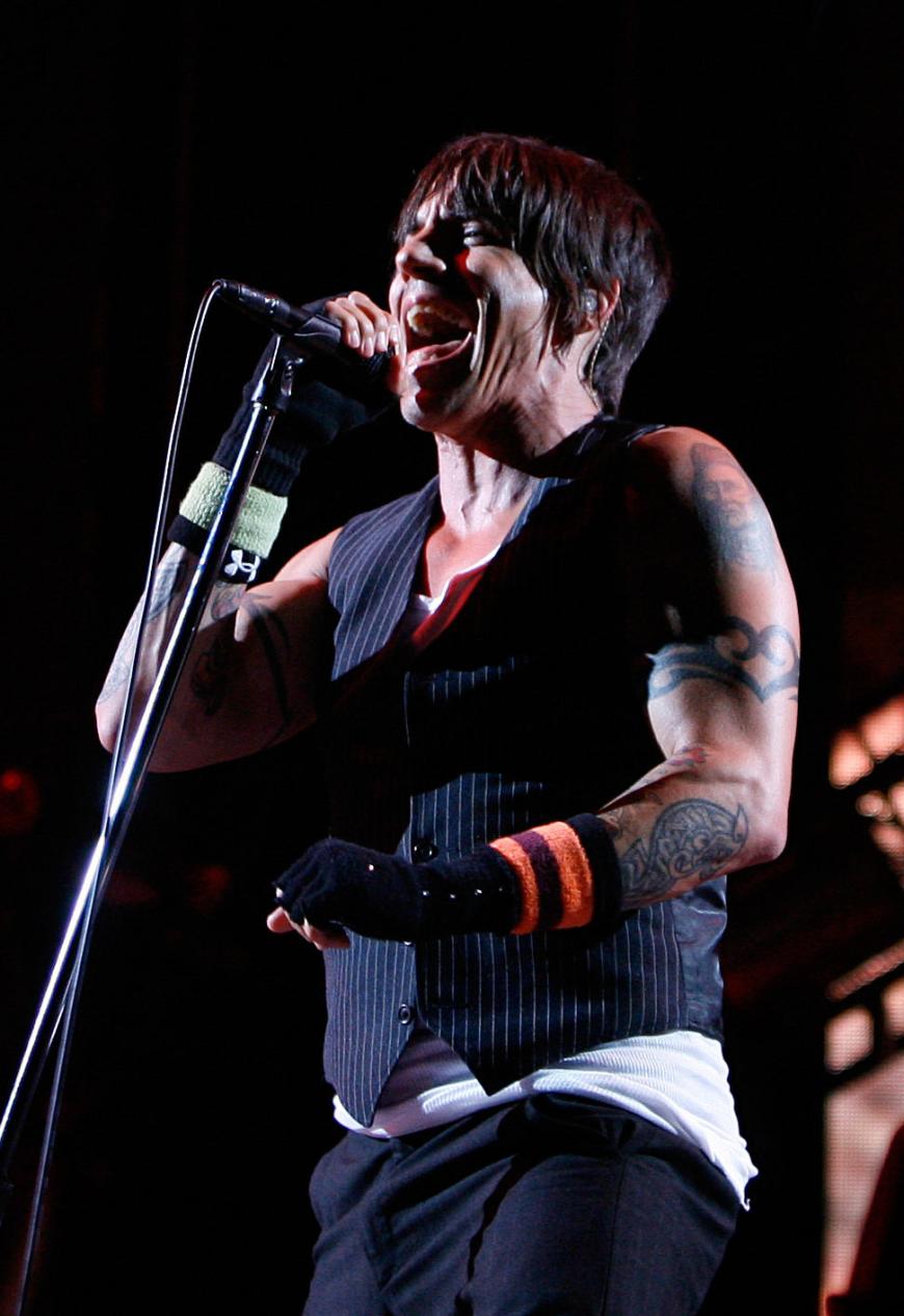 Anthony Kiedis musste wegen Magenproblemen ins Krankenhaus.