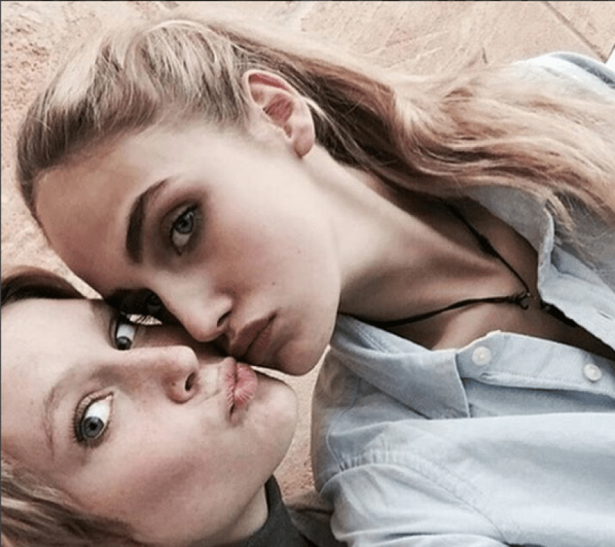 Kim Hnizdo und Elena Carrière inszenieren sich gern gemeinsam auf Instagram.