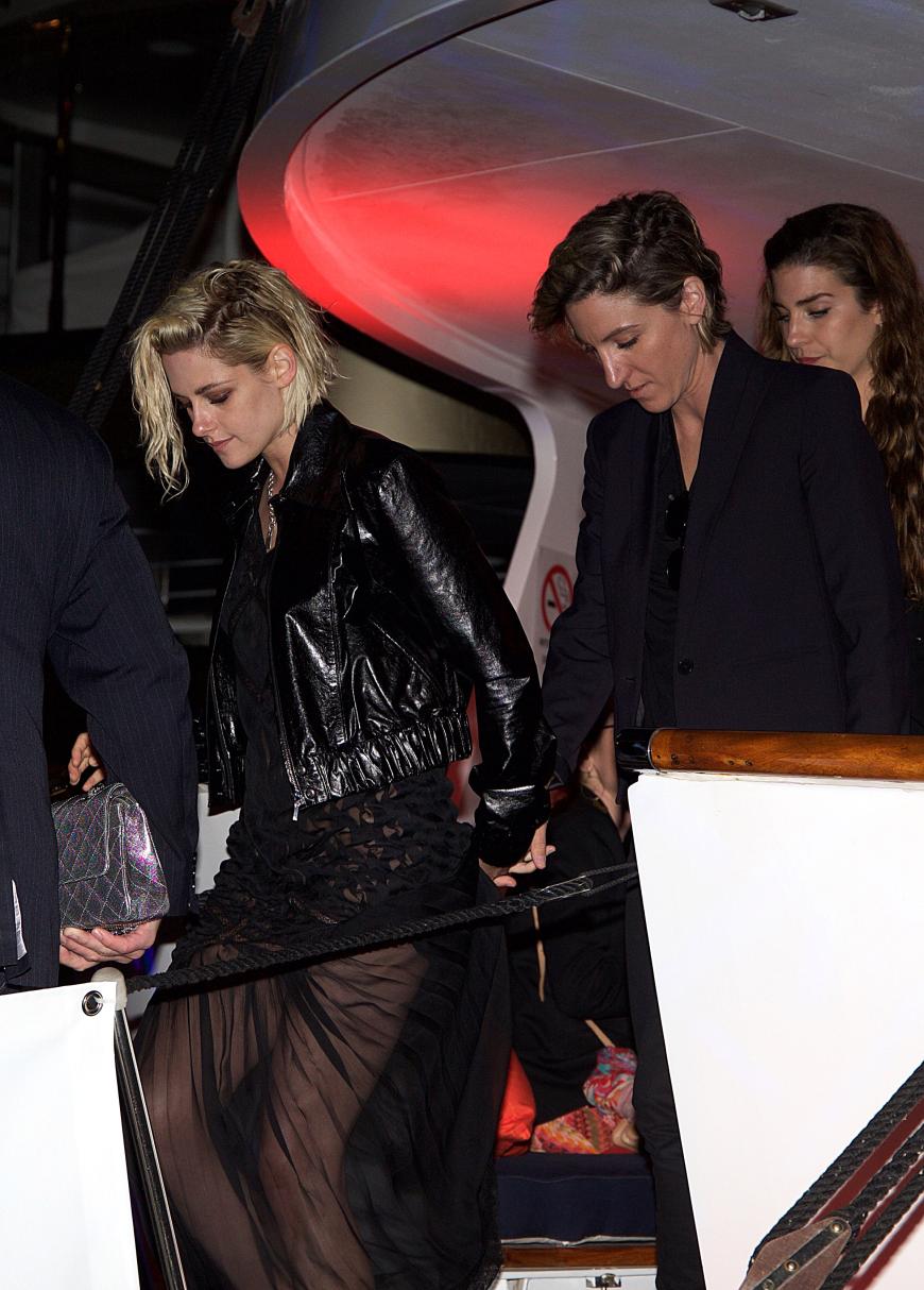 Erwischt! Kristen Stewart und Alicia Cargile halten Händchen!