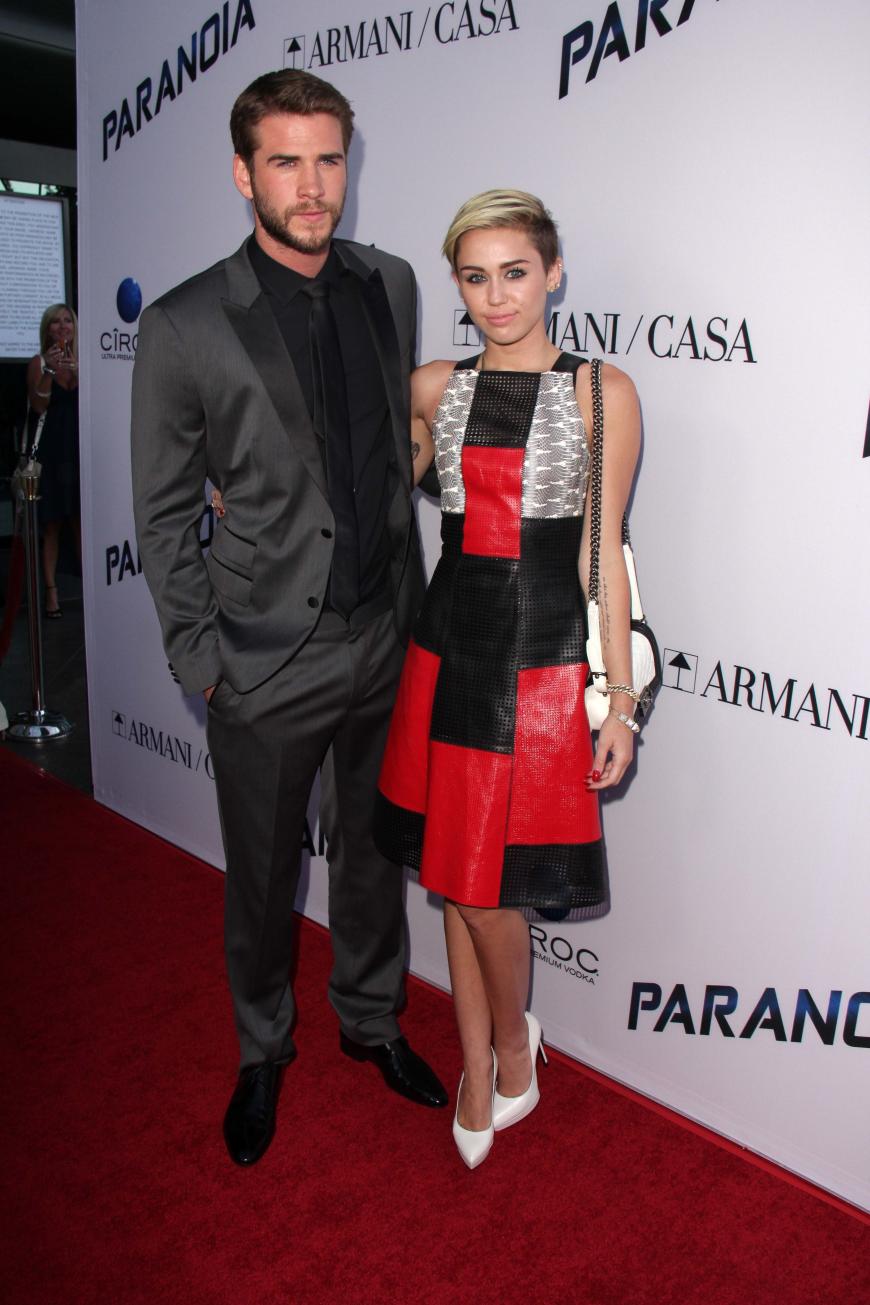 Liam Hemsworth soll seine Verlobte Miley Cyrus in Malibu betrogen haben. Angeblich sei auch schon die Hochzeit abgesagt.