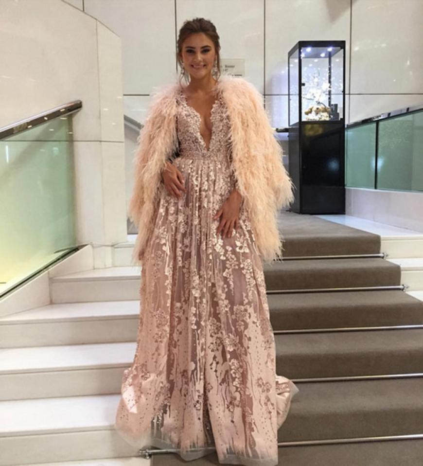 Stefanie Giesinger sah in ihrem zart roséfarbenen Kleid mit tiefem Ausschnitt einfach zauberhaft aus.