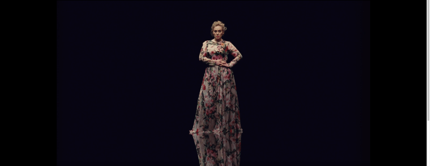 Adele in ihrem Musikvideo zu