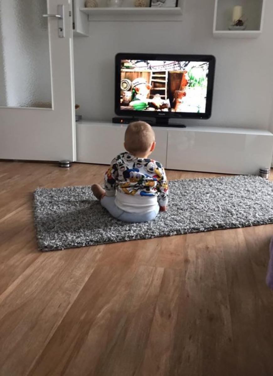 Für die einen ist dies ein niedliches Foto mit dem kleinen Alessio - andere sehen in dem Bild nur das verantwortungslose Verhalten von Mutter Sarah Lombardi.