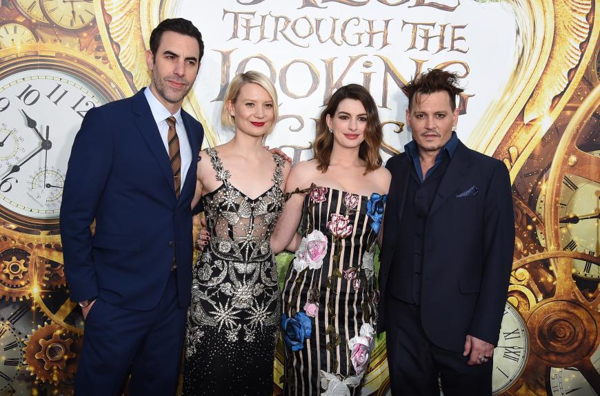 Sacha Baron Cohen, Mia Wasikowska, Anne Hathaway und Johnny Depp