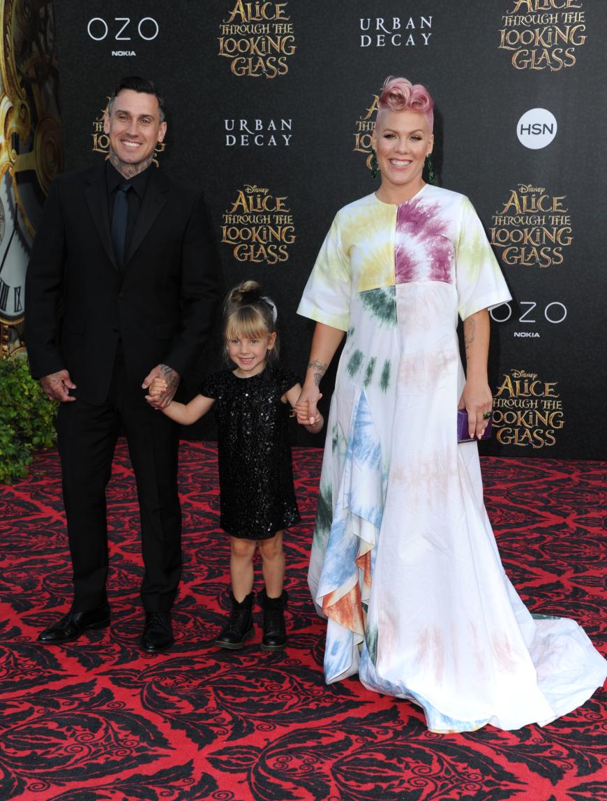 Einer der süßesten Gäste des Abends war Pinks Tochter Willow Sage, die mit Mama und Papa Carey Hart posierte. Sängerin Pink steuert ganz nebenbei den Soundtrack zum Film bei.