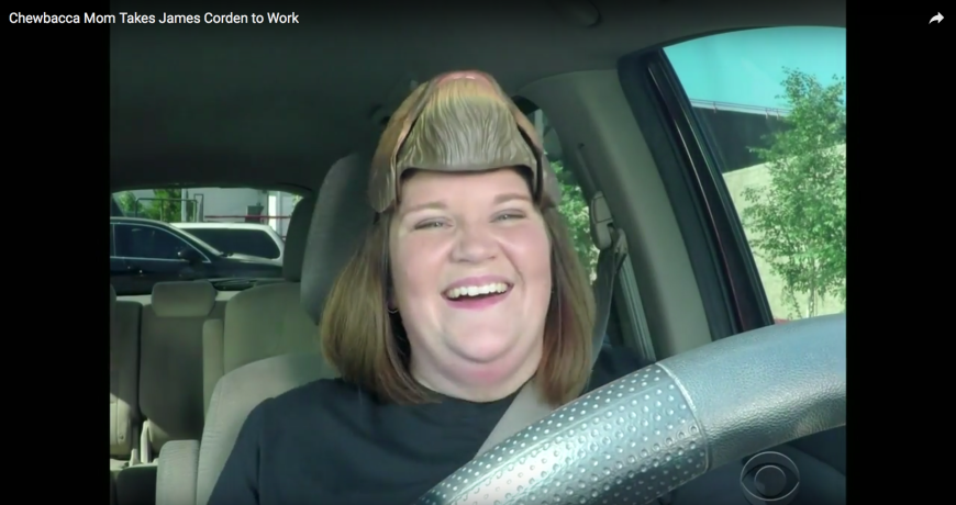 Chewbacca-Mom fährt in einem neuen Video James Corden zur Arbeit.