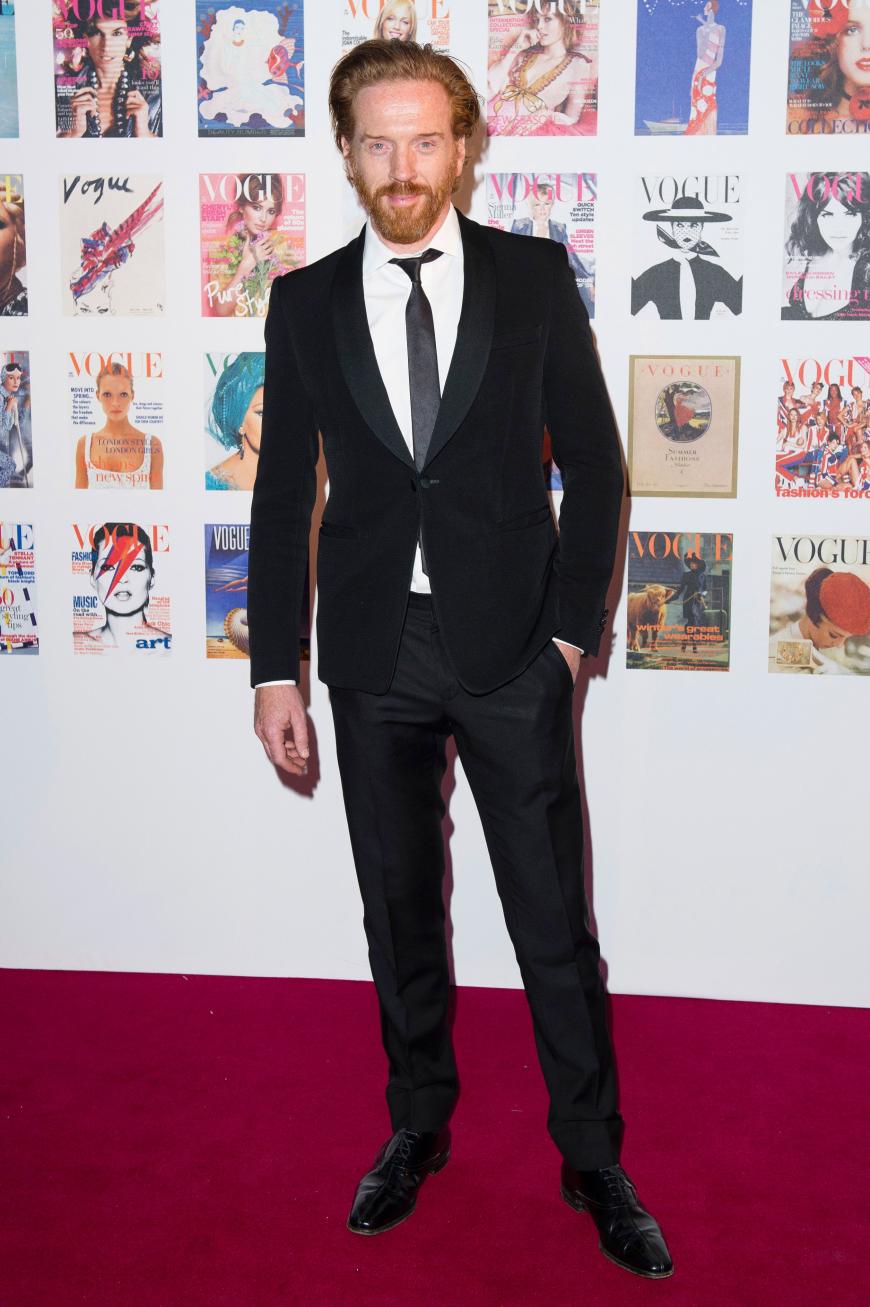 Damien Lewis im Samt-Jackett