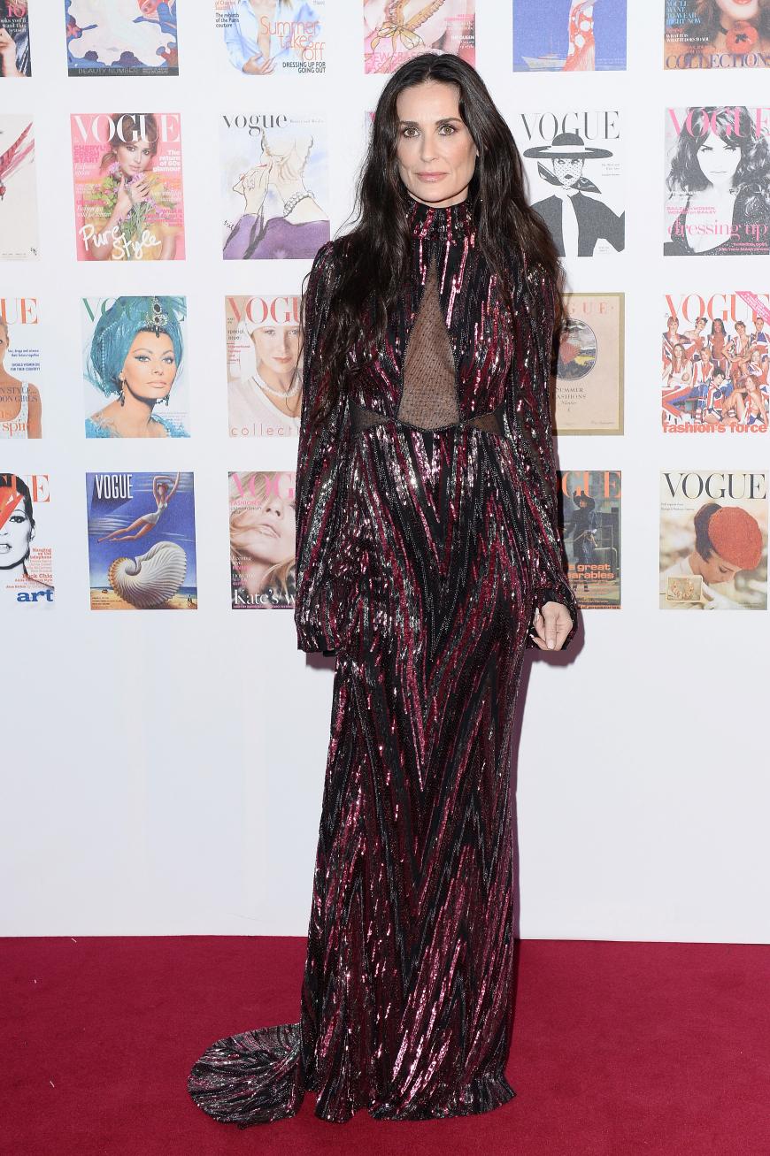Demi Moore ließ in ihrem Lametta-ähnlichen Kleid ganz schön wie Dekolleté blitzen.