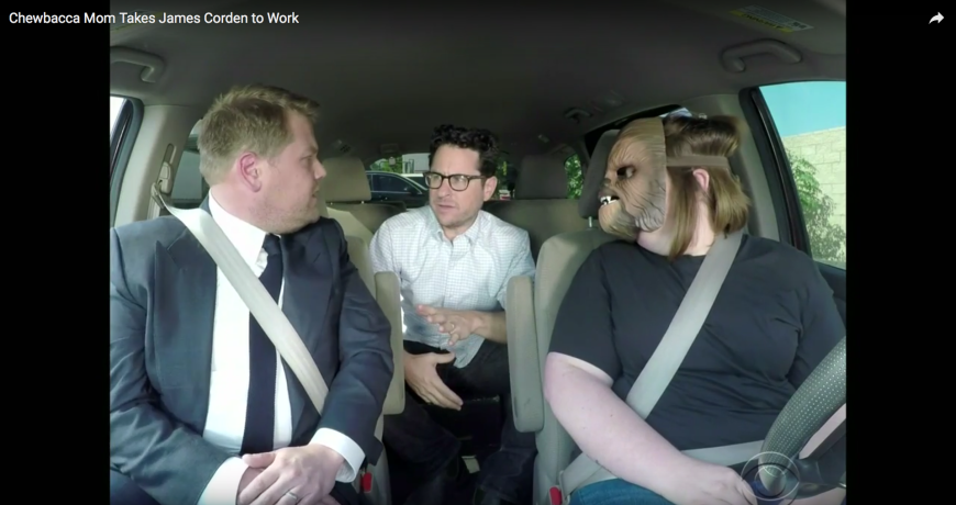 Chewbacca-Mom trifft im Auto auf J.J. Abrams.