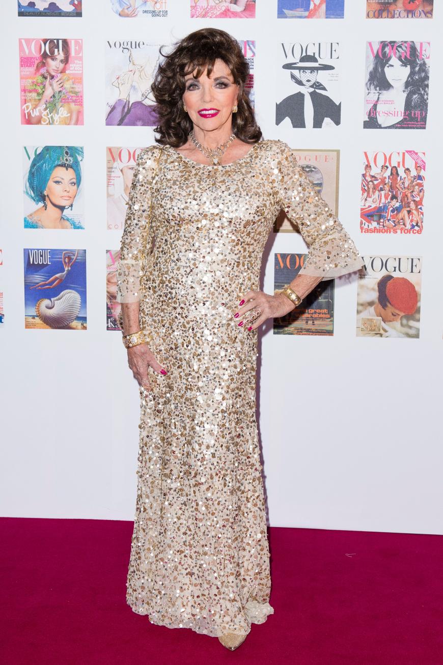 Joan Collins strahlte mit ihrem Pailletten-Kleid um die Wette.