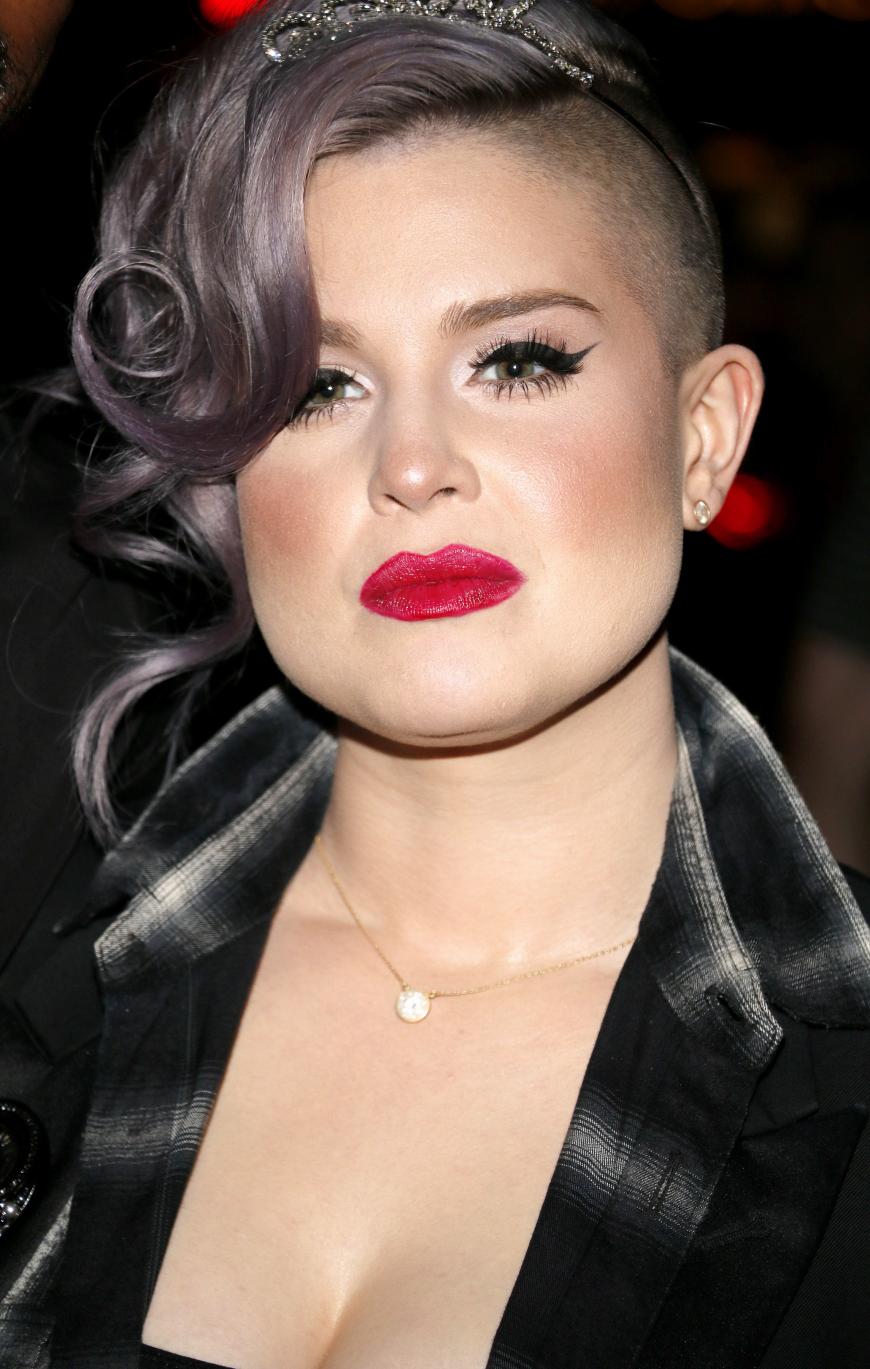 Kelly Osbourne rächt sich bei der Affäre ihres Vaters.