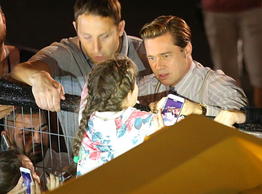 Einfach heldenhaft! Brad Pitt rettete ein kleines Mädchen aus der Menschenmenge!
