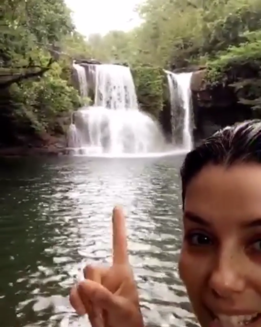 Eva Longoria entspannt in den Flitterwochen und zeigt ihren Fans die traumhafte Natur.