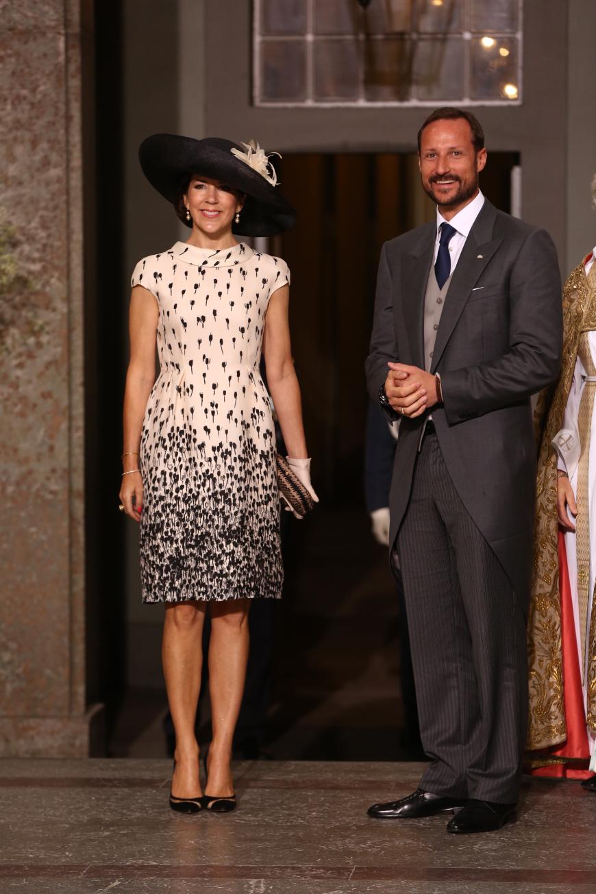 ... Mary von Dänemark und Prinz Haakon strahlten ebenfalls für die zahlreich erschienen Fotografen.