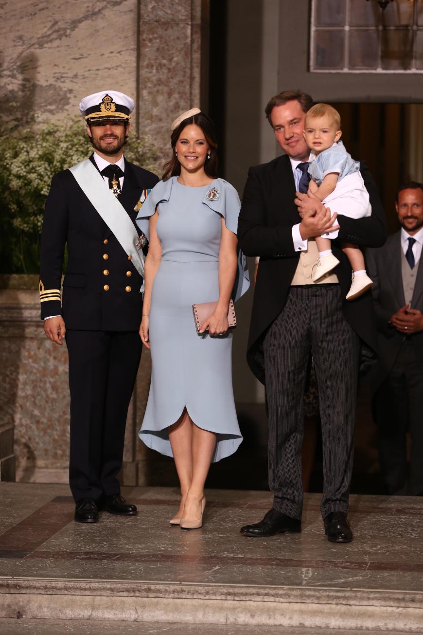 Unter den geladenen Gästen befanden sich auch Prinzessin Sofia und Carl Philip sowie Christopher O’Neill, der seinen Sohn Nicolas auf dem Arm hielt.
